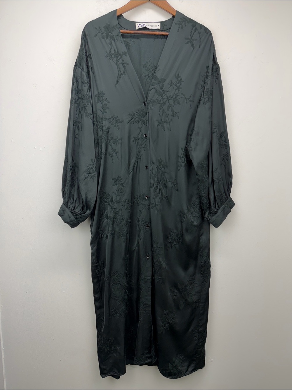Zara size Medium-Large Women’s Dark Green Satin Floral Embroidered V-neck Dress